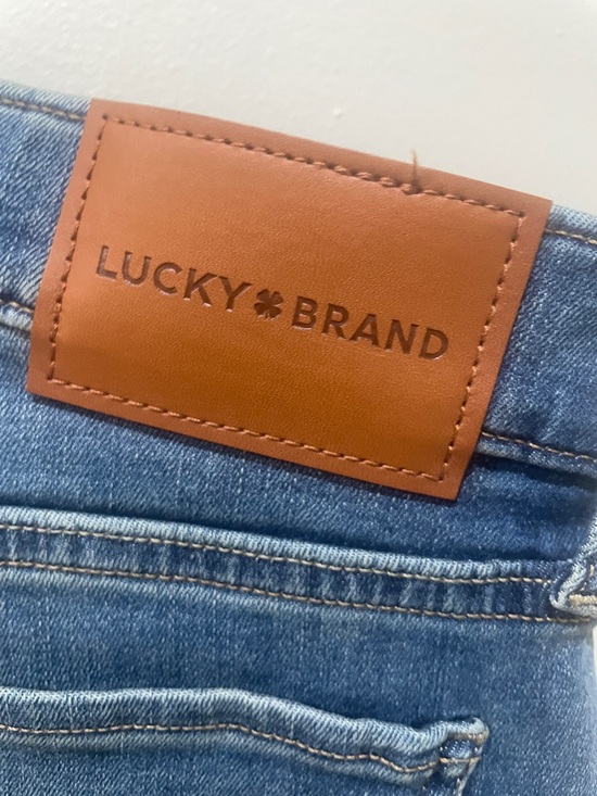 Lucky Brand Sweet Crop Blue Cropped Straight Jeans with Raw Hem - Picture 2 of 4